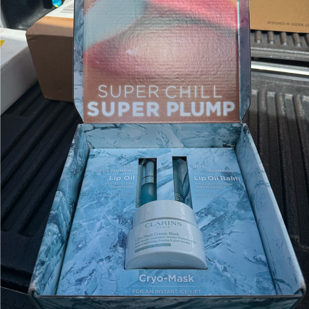 Clarins Super Chill Super Plump Set - Blue, White